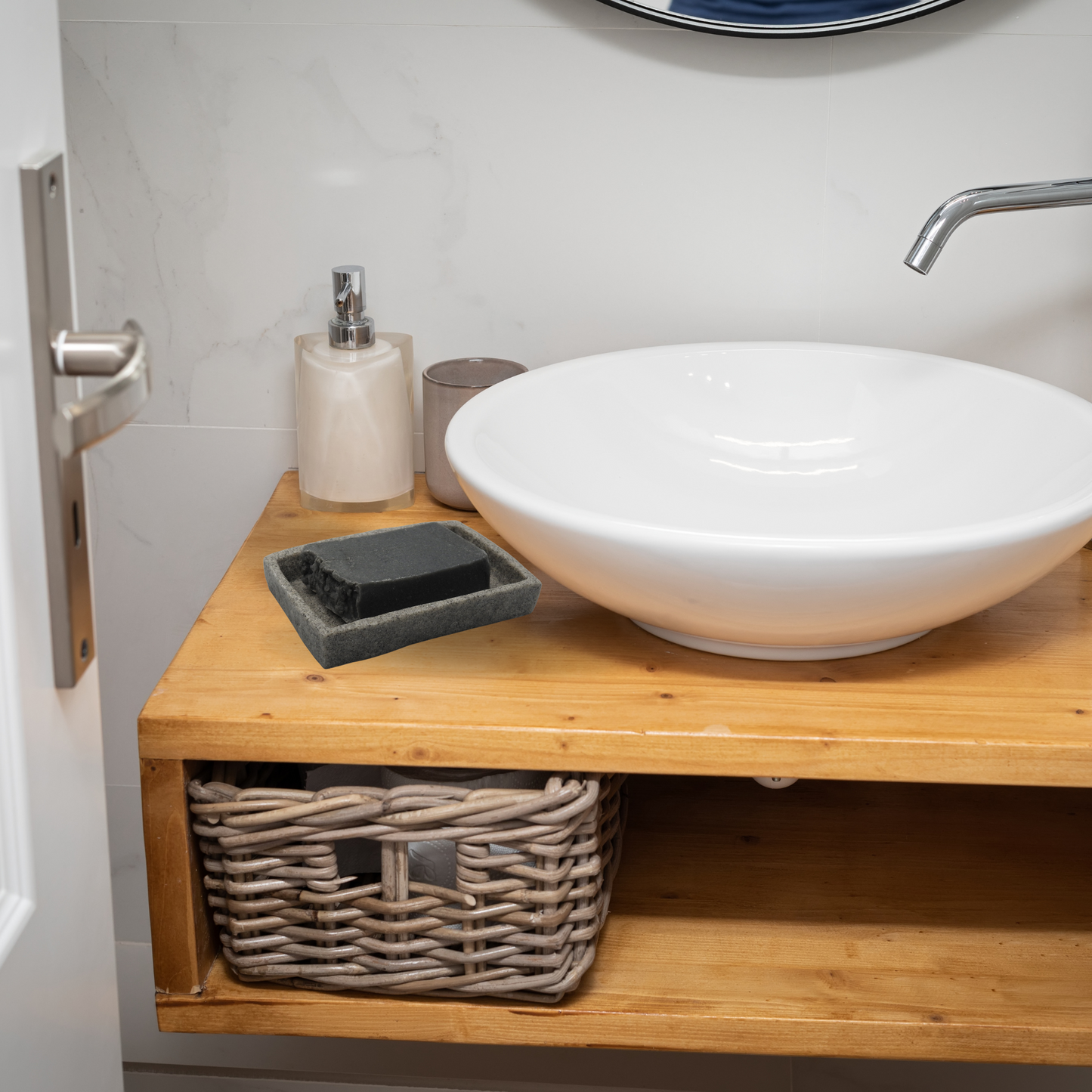 Sapun de casa natural exfoliant cu ulei de masline si praf de carbune