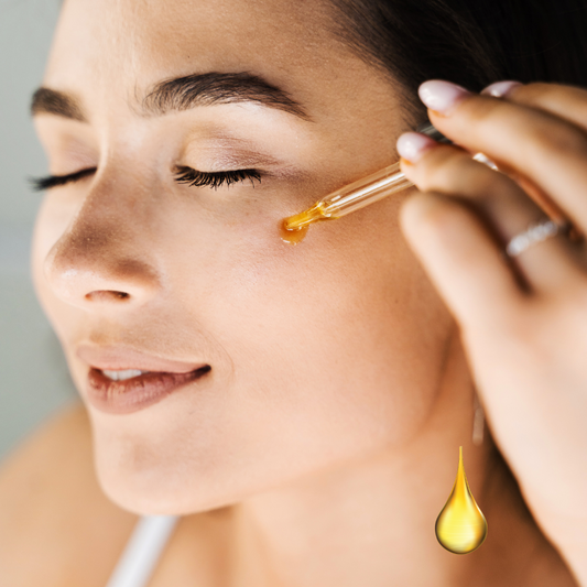 Îngrijirea Naturală a Tenului cu Uleiuri Faciale și Ape Florale